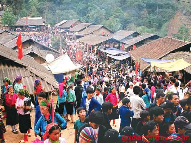 Muong Hum Market Tour 1 Day